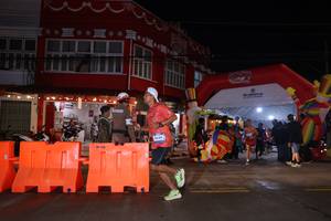 BIB: 3634, 200
                            <button type="button" onclick="openModal(26222411)" class="btn btn-primary btn-sm float-right btn-popup" data-toggle="modal" data-target=".modal-high-quality">
                        <i class="fas fa-shopping-cart"></i> Add to Cart
                    </button>
                                            <button type="button" onclick="isThisMe(26222411, true)" class="btn btn-success btn-sm float-right btn-popup btn-isme hidden" data-toggle="tooltip" data-placement="bottom" title="นี่คือรูปของคุณใช่ไหม คลิกที่นี่เพื่อเอาเข้าอัลบั้ม">
                        <i class="fas fa-plus"></i> Add to album
                    </button>
                    <button type="button" onclick="isThisMe(26222411, false)" class="btn btn-warning btn-sm float-right btn-popup btn-isnotme hidden">
                        <i class="fas fa-ban"></i> Remove from album
                    </button>